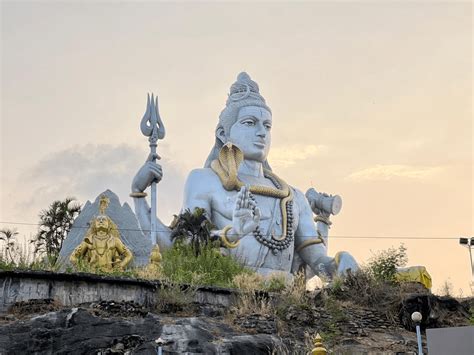 Murudeshwara Temple Information & History.