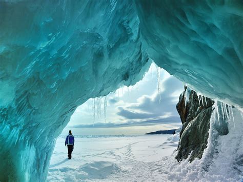 Exploring Lake Superior Ice Caves - Lake Superior Circle Tour