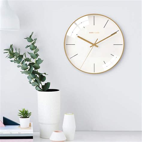 8 Best Gold Wall Clock | Reviews + Guide