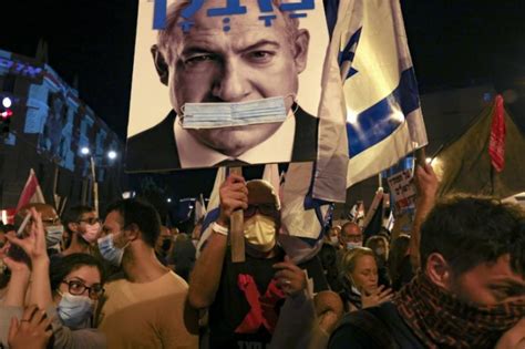 Anti-Netanyahu protesters keep up pressure on Israeli leader | Benjamin Netanyahu News | Al Jazeera