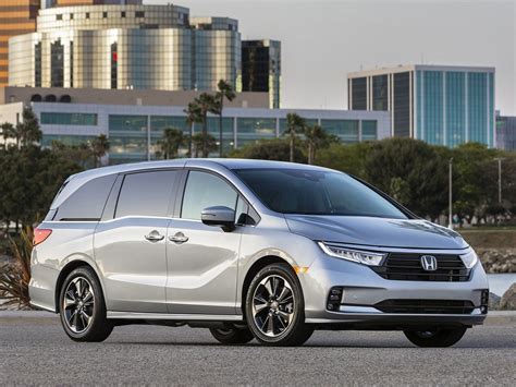 2022 Honda Odyssey vs. 2022 Toyota Sienna Comparison