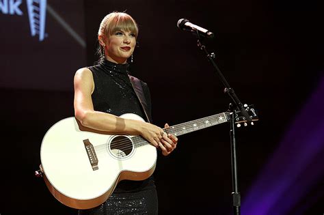 Taylor Swift Is the Songwriter-Artist of the Decade [Pictures]