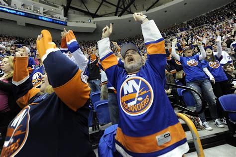 Islanders Fans Prepare to Tailgate on the Long Island Rail Road - WSJ