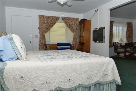 Motel Room Two - Colonial House Inn