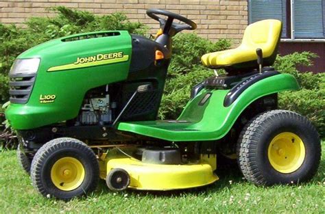 John Deere L100 Lawn Tractor Maintenance Guide & Parts List