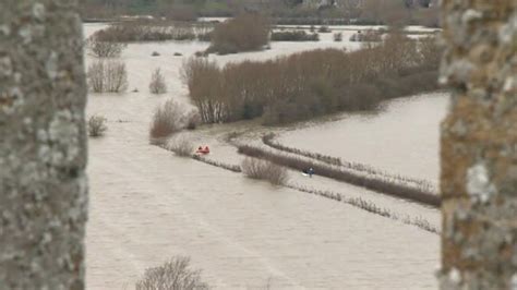 Somerset rivers dredged to provide flood protection - BBC News