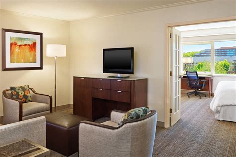 Hotel Rooms & Amenities | The Westin Waltham Boston