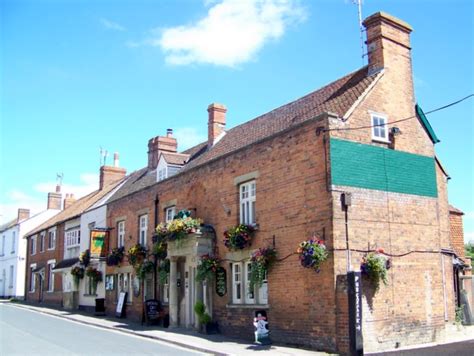 The Green Dragon, Market Lavington © Maigheach-gheal cc-by-sa/2.0 :: Geograph Britain and Ireland