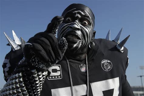 Raiders fans ready to claim Allegiant Stadium as new home | Las Vegas Review-Journal