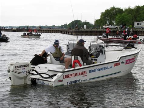 Fishing Boats: Bass Fishing