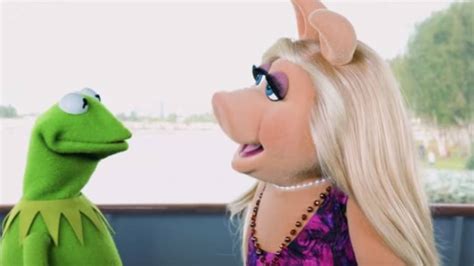 ABC is Really Rubbing in the Kermit/Miss Piggy Breakup | RTM - RightThisMinute