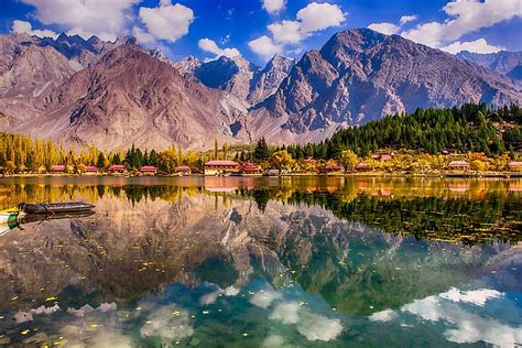 8 Amazing Lakes in Pakistan - WorldAtlas