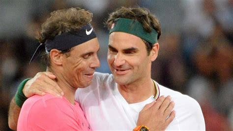 Reacțiile lui Roger Federer și Rafael Nadal după ce au primit premiile de final de sezon de la ...