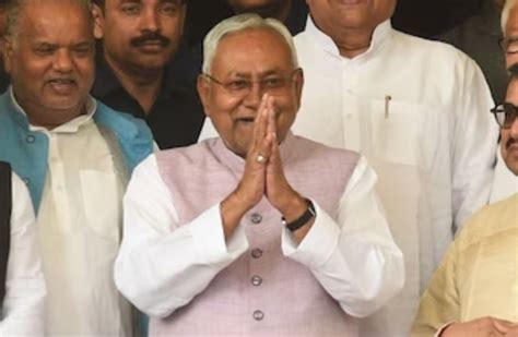 Nitish Kumar apologizes for 'derogatory, vulgar' remarks on women in ...