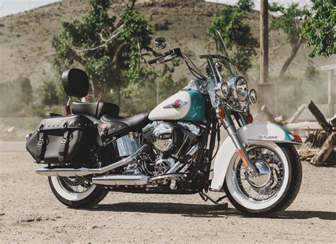 Review: 2016 Harley-Davidson Heritage Softail Classic - Women Riders Now