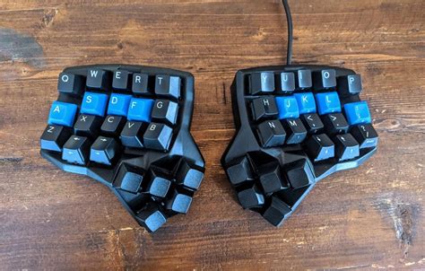 A Tiny Dactyl : ErgoMechKeyboards | Keyboard, Tiny, Keyboards