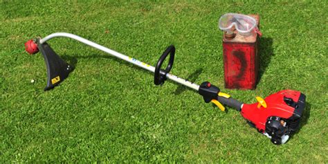 How to Use a Strimmer for a Perfect Garden