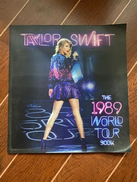 Taylor Swift The 1989 World Tour Book, Hobbies & Toys, Memorabilia ...