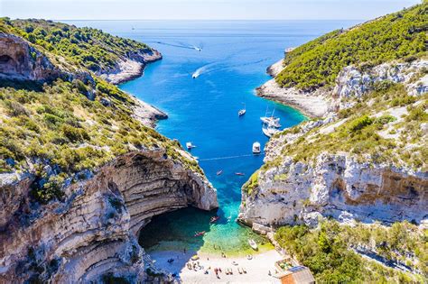 Why you cannot miss visiting Croatia’s most popular islands – Hvar and Vis