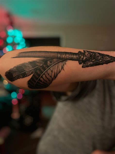 200以上 red tailed hawk feather tattoo 933239-Redtail hawk feather tattoo ...