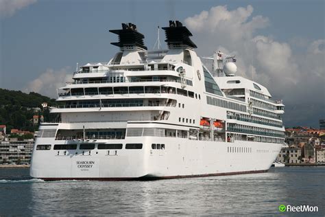 Photo of SEABOURN ODYSSEY (IMO: 9417086, MMSI: 309416000, Callsign ...