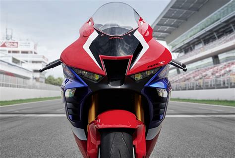 2020 Honda Fireblade review: A weapons-grade track bike | British GQ