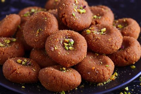 Dharwad Pedha Recipe, How to make Dharwad Pedha Recipe - Vaya.in