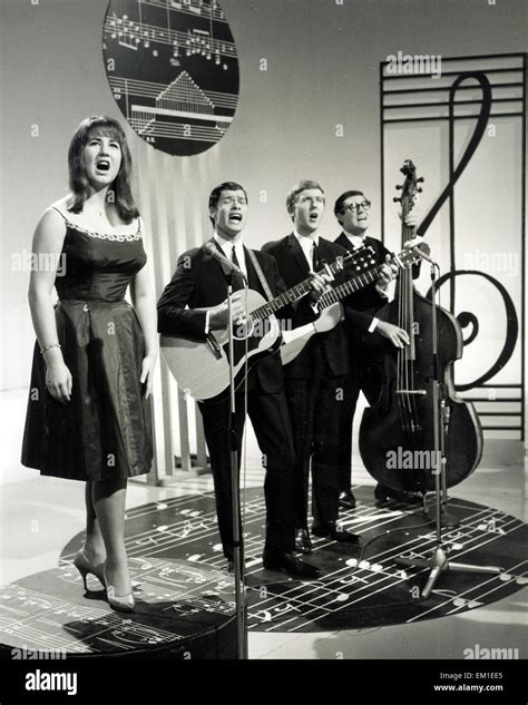 THE SEEKERS Australian group in 1965. From left: Judith Durham, Keith Stock Photo: 81167917 - Alamy