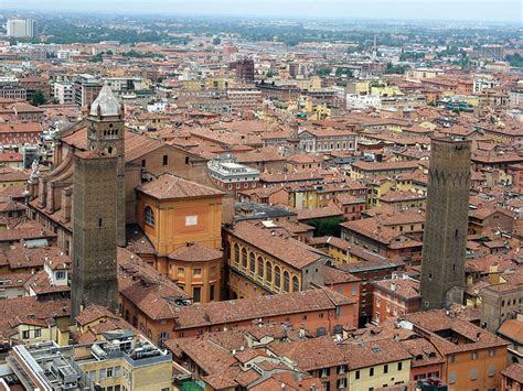 ¡Explore la Catedral Barroca de Bolonia!