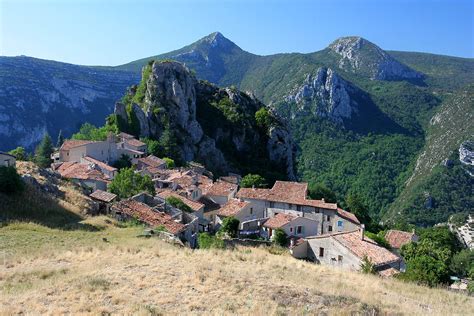 پرونده:Rougon Alpes de Haute Provence France.jpg - ویکی‌پدیا، دانشنامهٔ آزاد