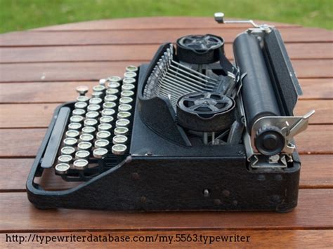 1932 Royal Signet Junior on the Typewriter Database