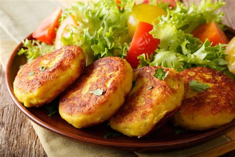 Llapingachos: Traditional Ecuadorian Potato Pancakes South American ...