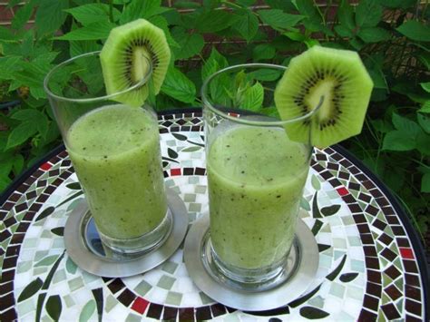 Smoothie de kiwi si piersici | Kiwi smoothie recipes, Kiwi smoothie, Honeydew kiwi smoothie