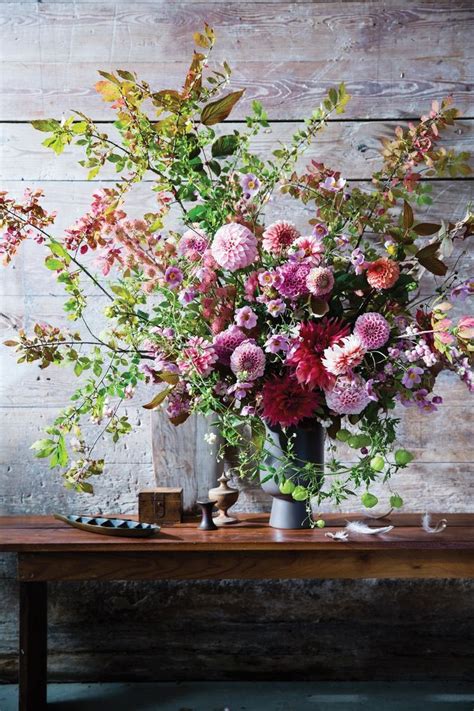 An Expert Floral Designer Shares Her Arranging Secrets | Spring floral arrangements, Flower ...