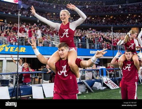 Alabama cheerleaders hi-res stock photography and images - Alamy