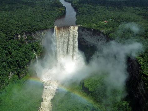 Kaieteur Falls - 251 m tall waterfall in the rainforest | Wondermondo