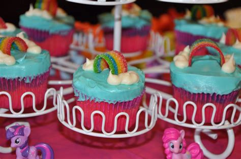 Rainbow Dash cupcakes