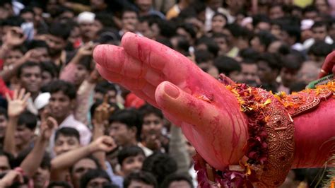 Ganpati visarjan: what makes Mumbai and Pune’s celebrations so unique? | Condé Nast Traveller India