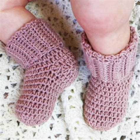 Crochet Baby Socks - Free Crochet Pattern | Adorecrea.com