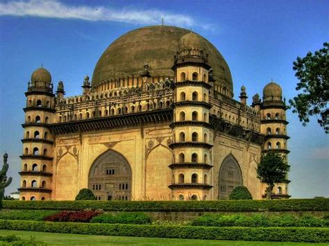 Gol Gumbaz Bijapur – History, Architecture, Facts, Visit Timing & Entry Fee