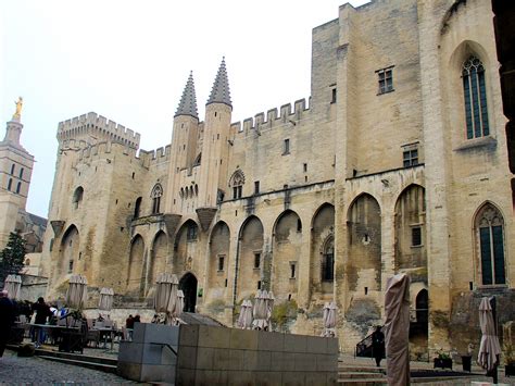 Exploring the Palais des Papes (Palace of the Popes) in Avignon