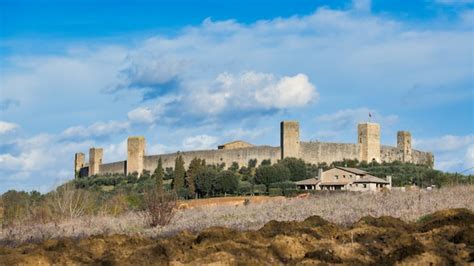 Premium Photo | Monteriggioni the castle. province of siena tuscany italy