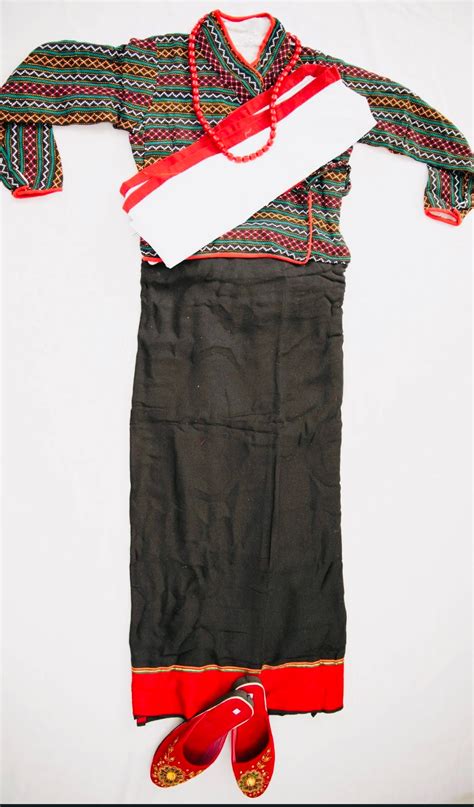 Newari Dress Set – Nepali Pahiran