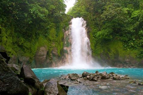 La Fortuna & Arenal Volcano Travel Guide: Hotels, Hot Springs, Zip Lines - Costa Rica TripKit