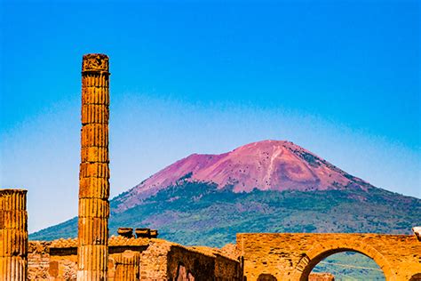 Discover Mount Vesuvius and the ghostly ruins of Pompeii | Exodus