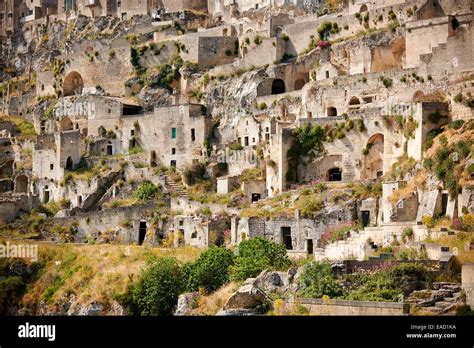 Die alten Höhlenwohnungen, bekannt als sassi, Sassi di Matera, UNESCO-Weltkulturerbe, Matera ...