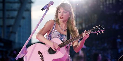 Taylor Swift's Broken Microphone Is the Latest Eras Tour Meme: Video - Business Insider