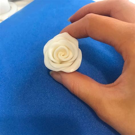 Easy Fondant Rose Tutorial: Stunning Sugarpaste Roses Made in Minutes! - Create & Craft Blog ...