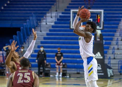 Delaware men's basketball completes first series sweep of season with crucial wins over Elon ...