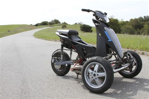 Sway unveils its sporty tilting three-wheel e-scooter prototype ...